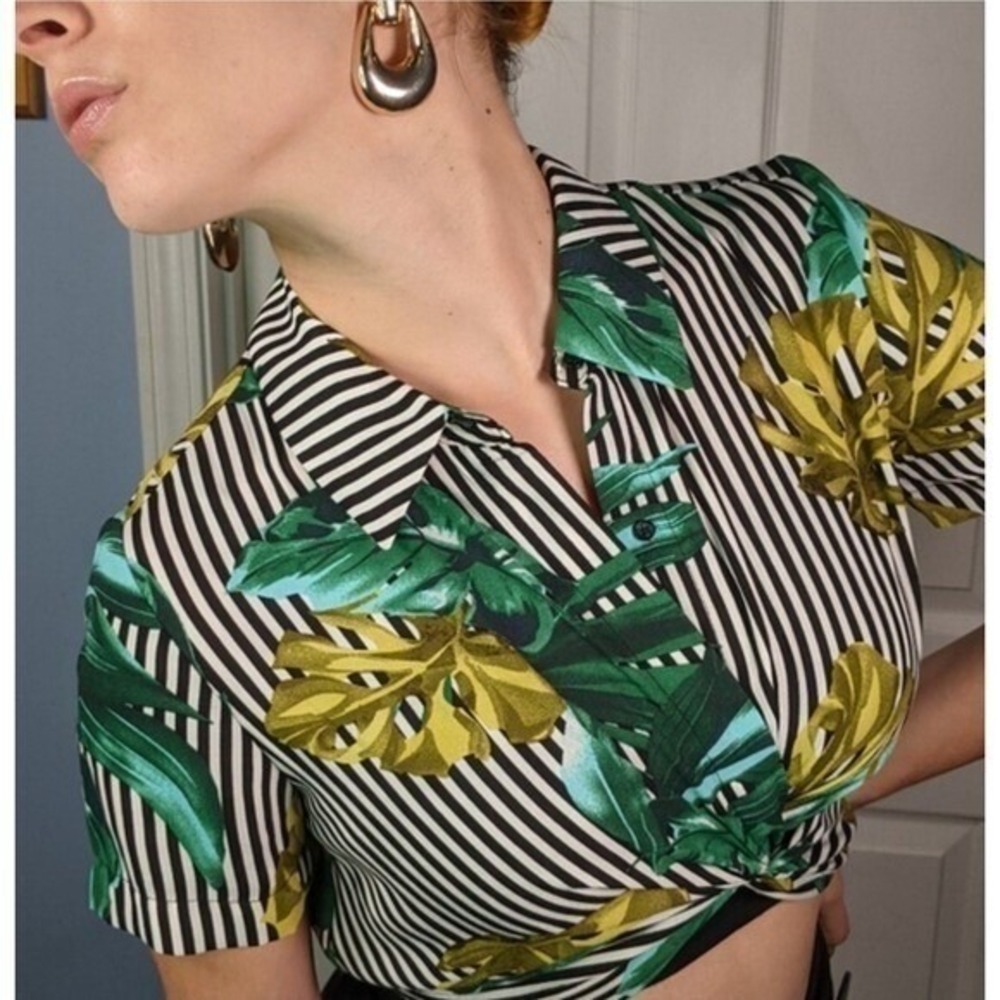 JJ &Fairyland Striped Tropical Print Crop Top Short Sleeve Button Down  Size S